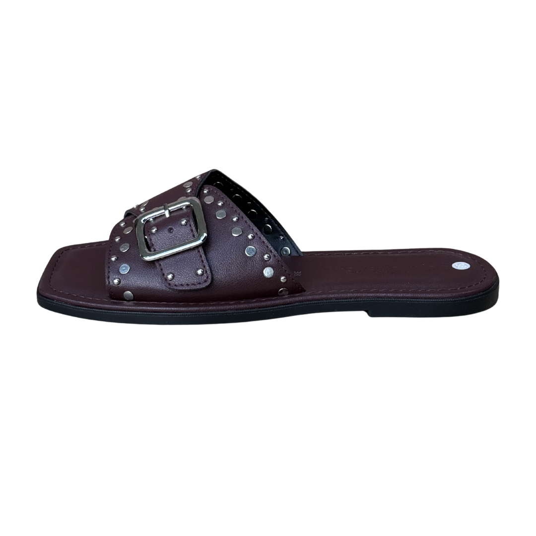 Stud / Bordeaux
