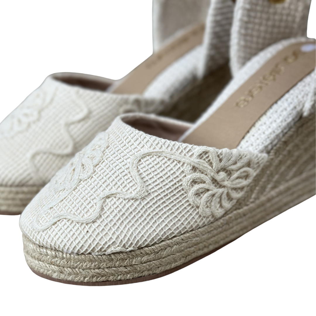 Alma / Ivory Crochet