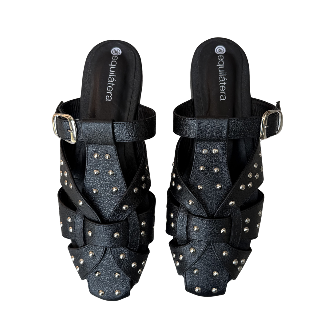 Estrella/ Cuero + Studs