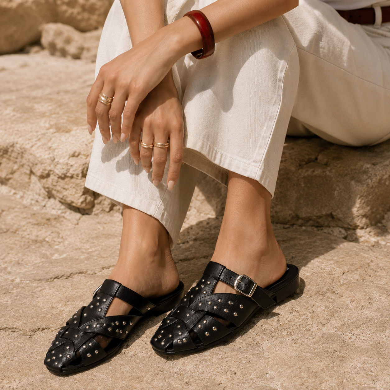 Estrella/ Cuero + Studs